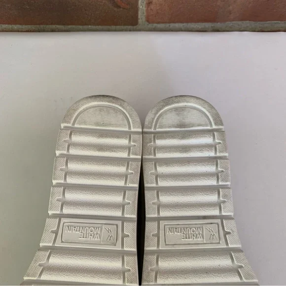 WHITE MOUNTAIN Women's Denny Grey Slip On Loafers Flats Size US 6 M - Picture 7 of 9